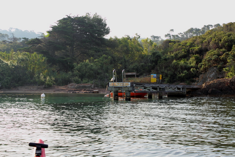 Seul accès autorisé en dehors de Port-Cros sur l'île du même nom. Réservé aux embarcations de moins de 5m. ponton_palud.jpg