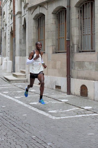 2ème tour de la course de l'Escalade 2012, catégorie élite hommes. Jacob Kendagor s'envole. course_escalade_elite_homme_kendagor_.jpg