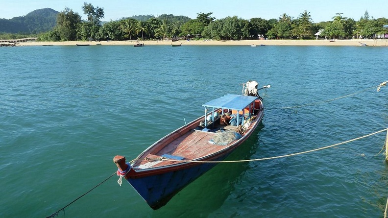 Vue depuis le bateau qui relie Koh Phayam à Ranong. Cette barque est amarrée à la jetée principale de l'île. kphayam_15.jpg