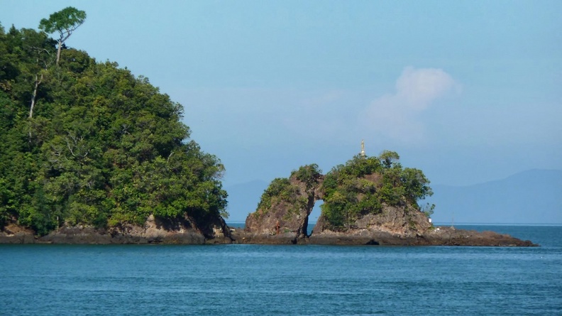 Ilot au Sud de la petite Koh Chang, lors du retour entre Koh Phayam et Ranong. kphayam_16.jpg