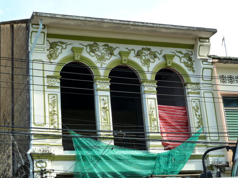Certains bâtiments du style sino-portugais sont très anciens à Phuket Town. maison_phuket_town_2.jpg
